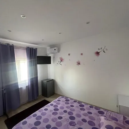 Costin - De Inchiriat Gæstehus *